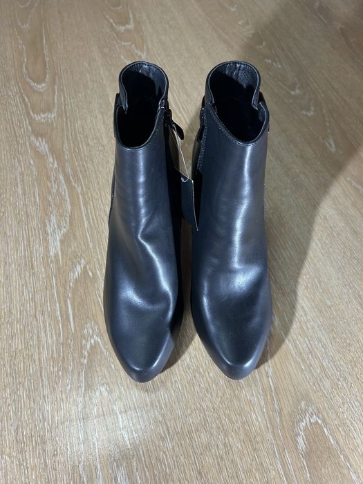 Елегантни боти, чисто нови с етикет