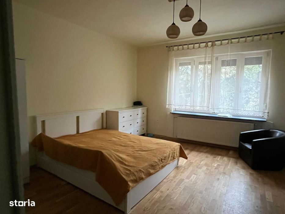 Vand casa 3 camere zona centrala