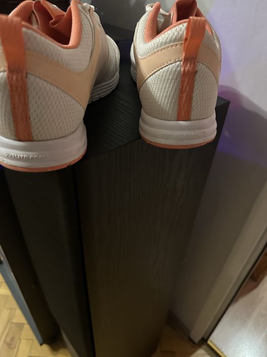 Маратонки  Reebok 42 номер унисекс опигинал