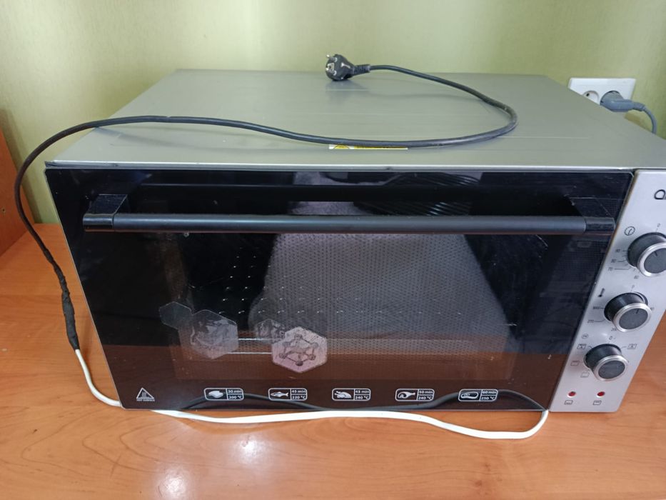 Продам электрическую духовку