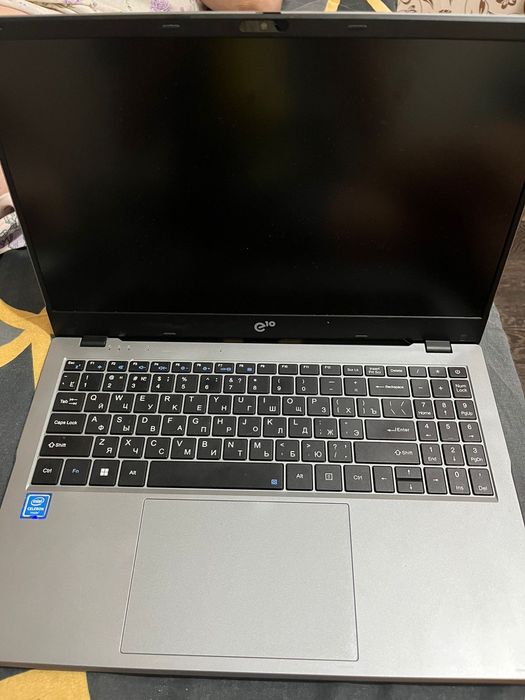 Продаю ноутбук новый с гарантией. Колонки в подарок