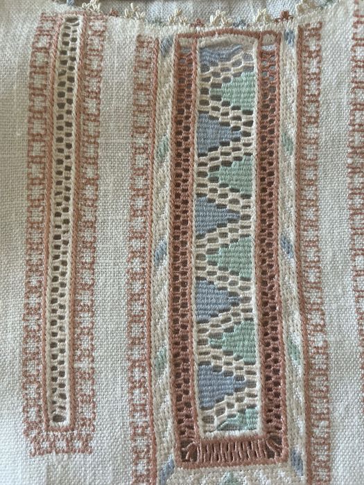 Блуза  с бродерия ръчна изработка