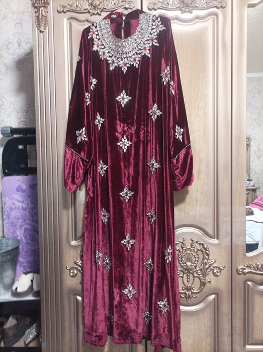 Toʻy libosi sotiladi