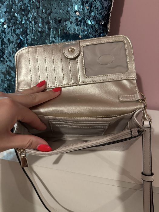 Дамска чанта Guess