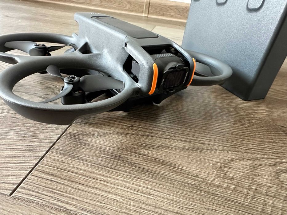DJI Avata 2 – Combo cu 3 baterii + DJI Care Refresh valabil până în oct. 2026