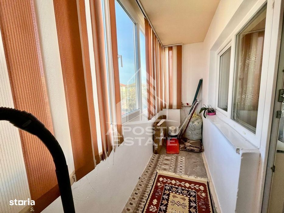 Apartament cu 3 camere, 2 bai, etaj intermediar, zona Aradului