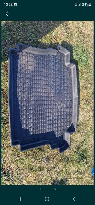 Se vinde tavita portbagaj  hyundai santa fe 2 !