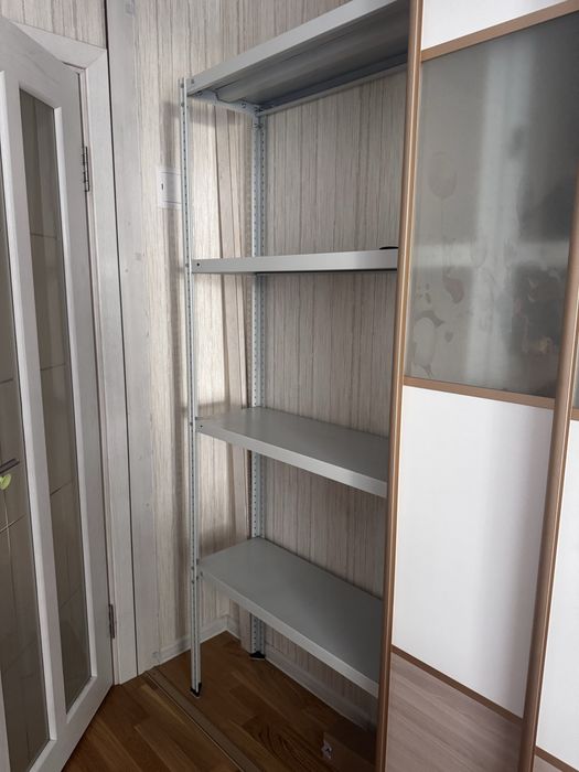 Продам два стелажа металические