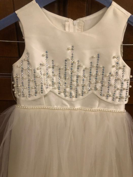 Rochita albă  printesa 5 ani ( noua fara eticheta)