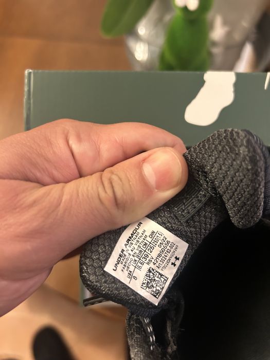 Adidasi under armour charge