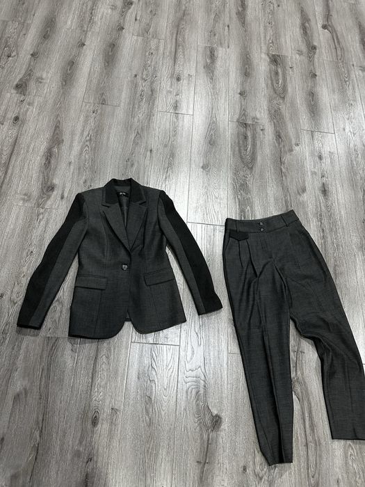 Женский брючный костюм