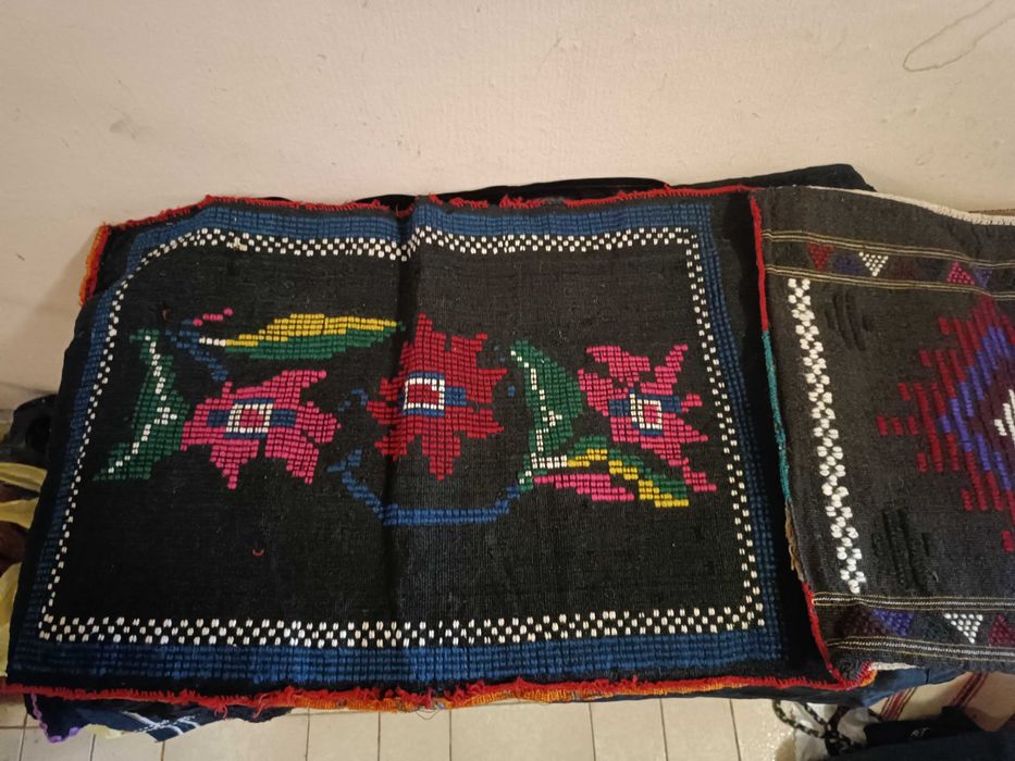 ръчнотъкани стари престилки, калъфки и торби