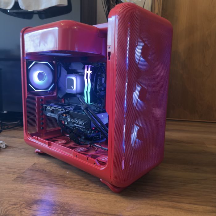 Геймърски компютър/ I7 10700K/Водно/32GB/RTX 5070/1TB SSD+1TB HDD