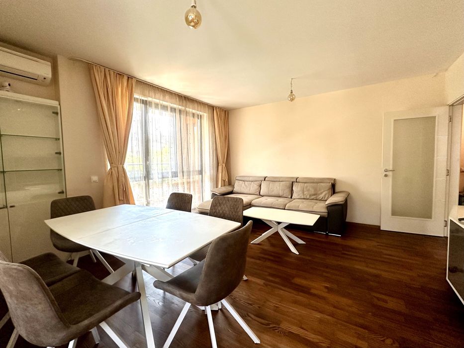 Тристаен апартамент за продажба в тухлена сграда