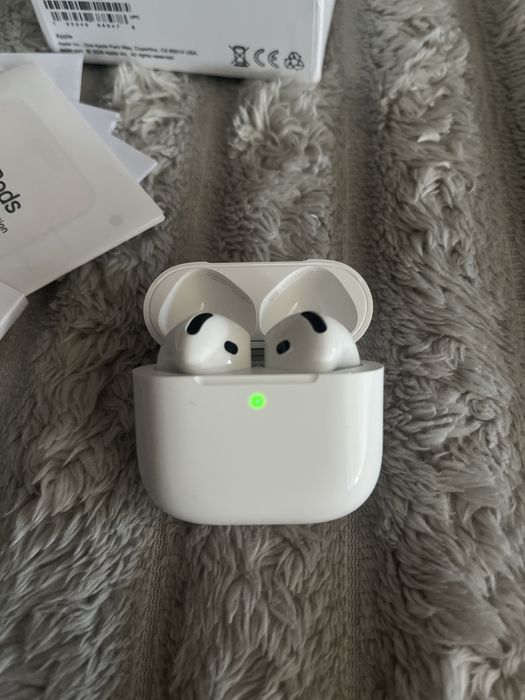 Apple AirPods 4 ANC