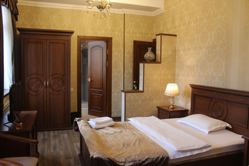 HALOL mehmonhona RIDVAN Plaza