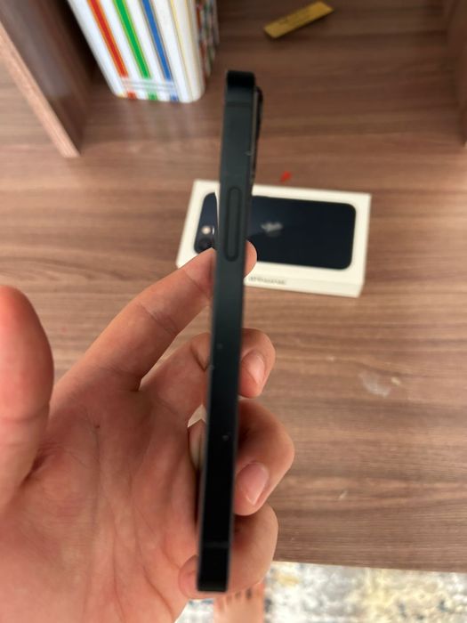 iPhone 13 mini.