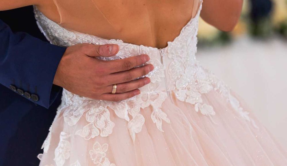 Сватбена рокля цвят пудра