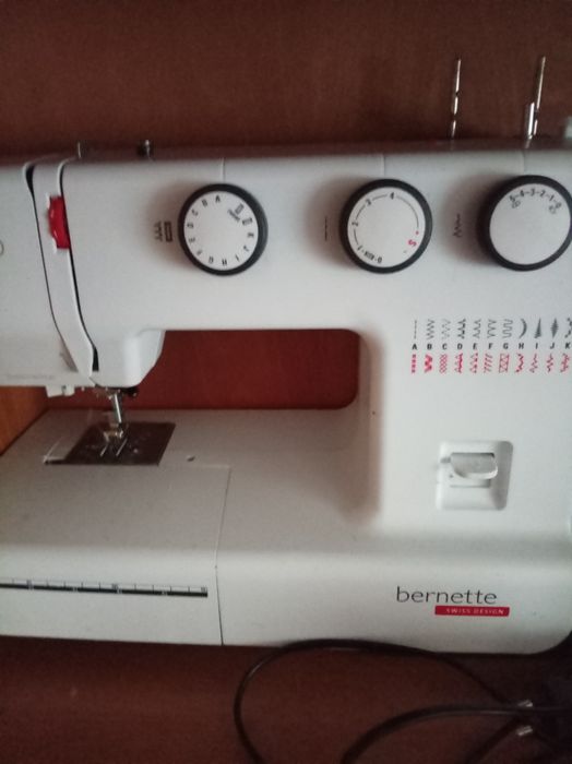 Mașina cusut Benette