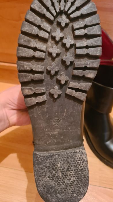 Срочно продам ботинки