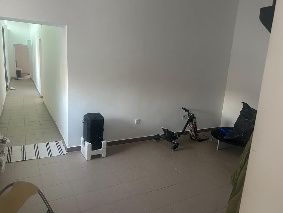 Spațiu Si Curte de închiriat