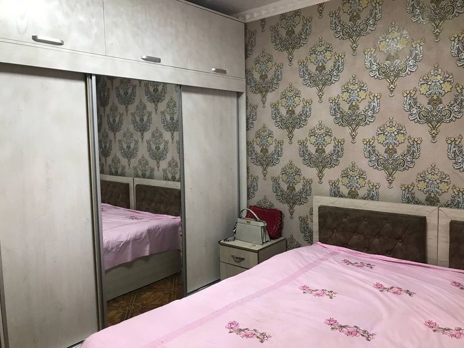 Ховли сотилади,11 та хонаси 4 санузели бор