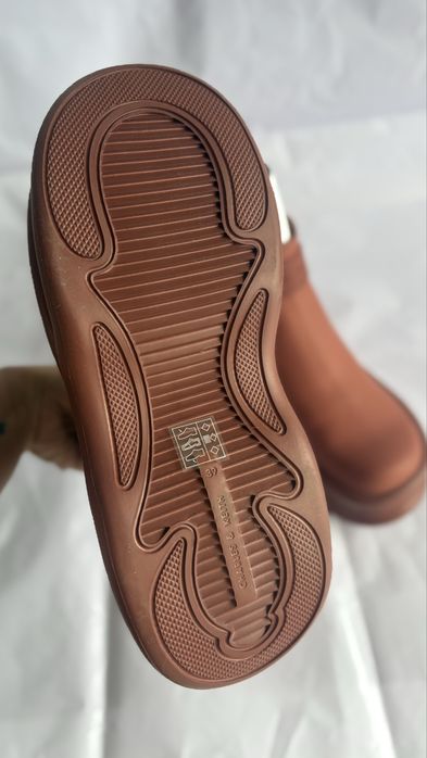 Charles & Keith ghete