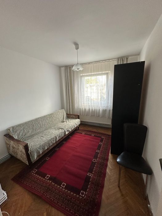Închiriez apartament