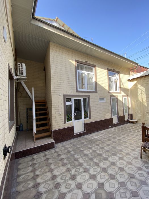 Регистонда катта уй сотилади!