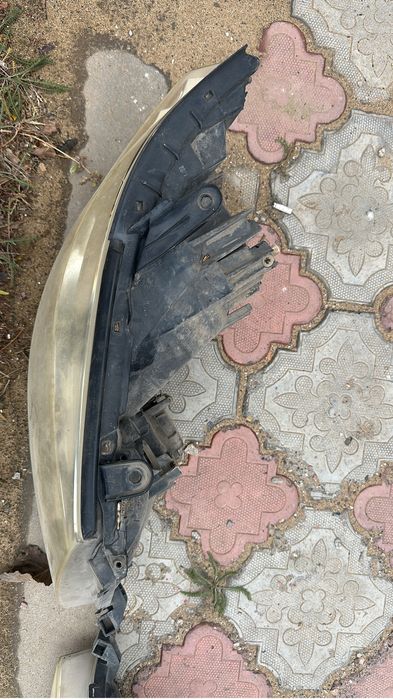 Продам передний фар альфард