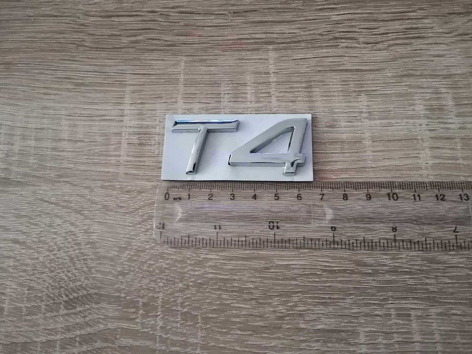 сребристи емблеми Волво Volvo T4