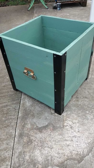 кашпа от сандък различни приложения