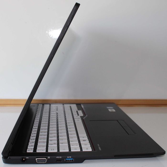 Лаптоп FUJITSU Notebook LIFEBOOK U758 15.6'' i5-7200\8GB\256GB SSD