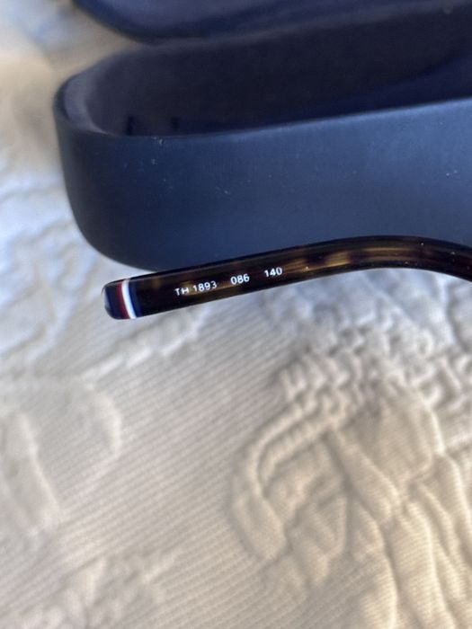 Очки Tommy Hilfiger