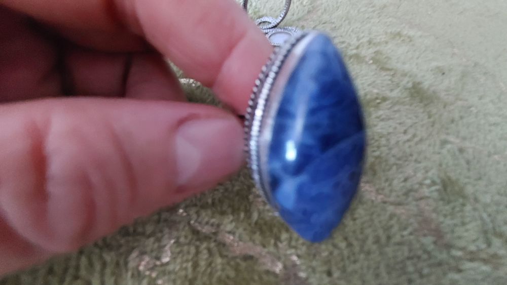 Продаю натуральный лунный камень