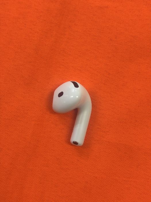Правое ухо Airpods 4