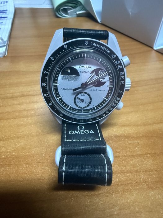 Omega x swatch mision to Earthphase