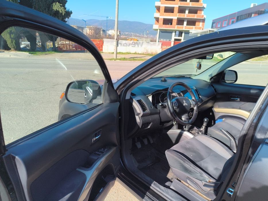 Продавам Mitsubishi Outlander 2