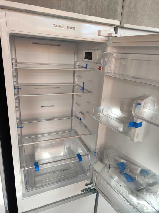 PRIVILEG Хладилник с фризер за вграждане PCI 16S2