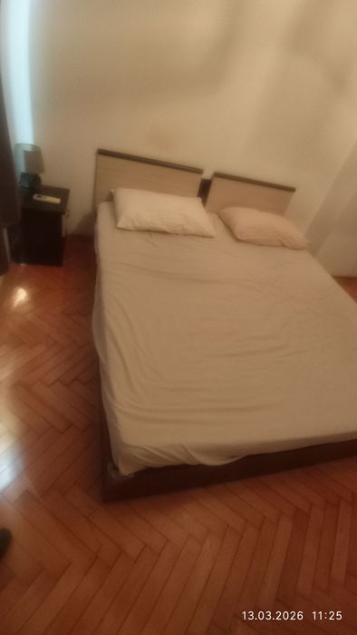 Спалня комплект с 2 трикрилни гардероби