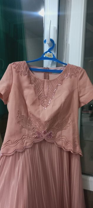 Платье нарядное,красивое