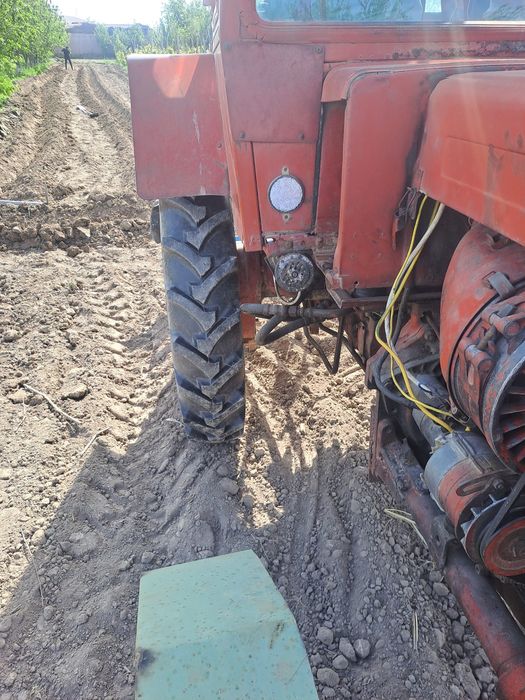Traktor  T 25 sotiladi