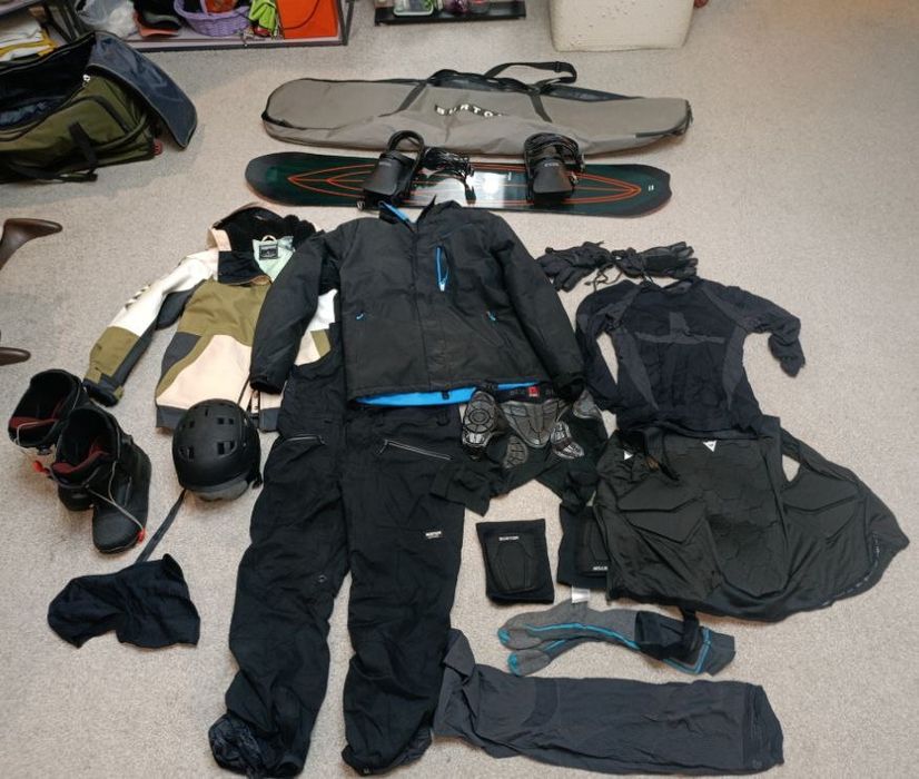 сноуборд + экипировка в идеальном состоянии