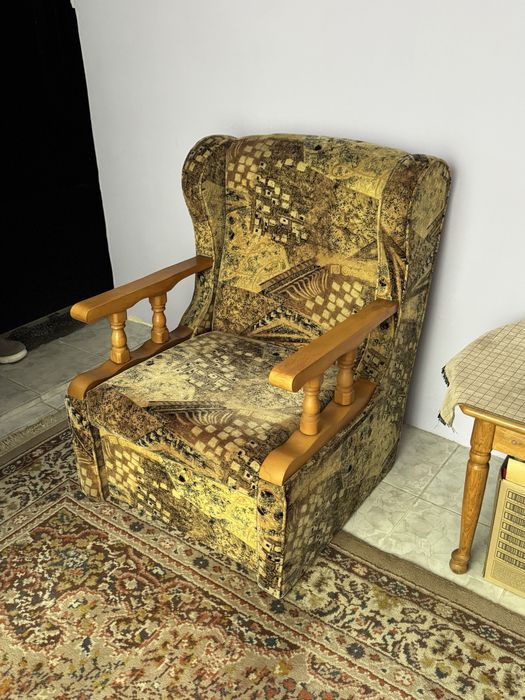 Fotolii vintage + masuta lemn masiv - set mobilier stare excelenta