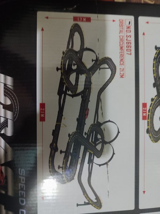 Гоночный трек с машинками