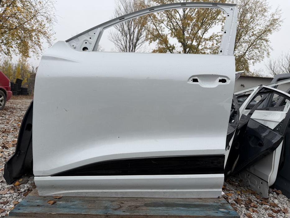 Врата Audi Q6 E Tron