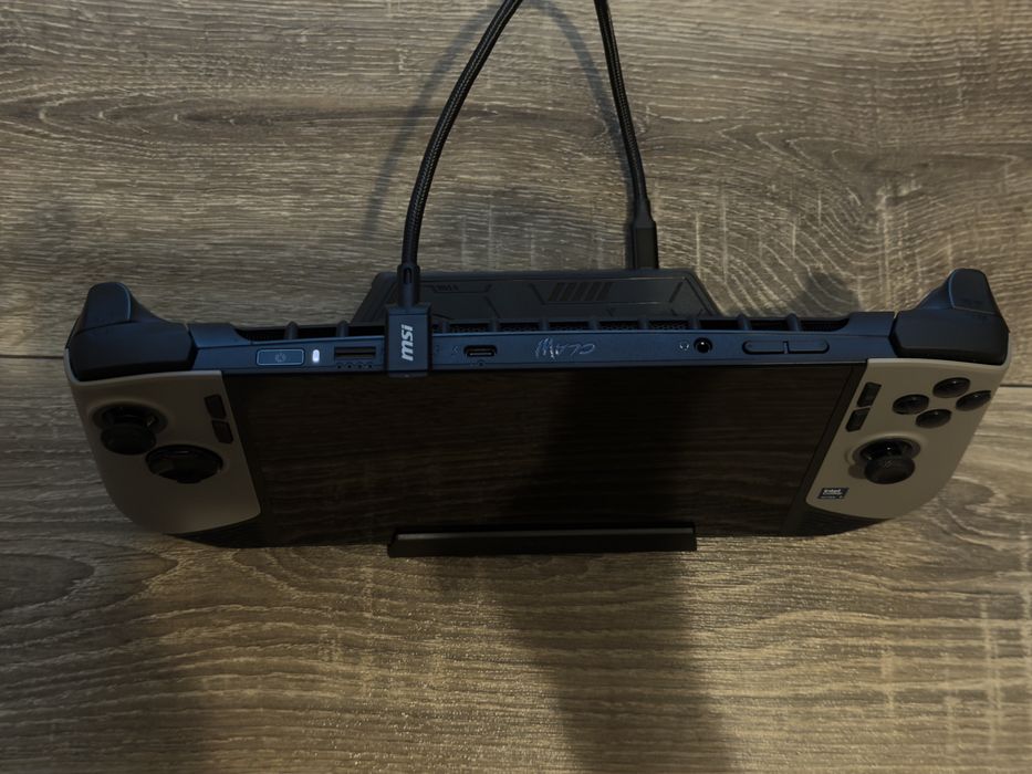 Гейминг Конзола MSI Claw 8 AI+ A2VM (+кейс + докинг станция)