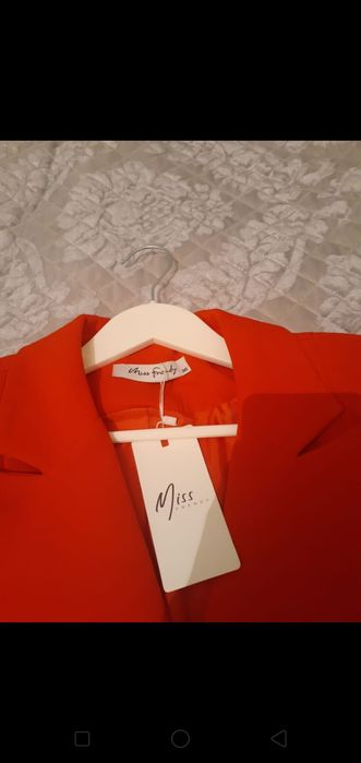 Женский костюм красный