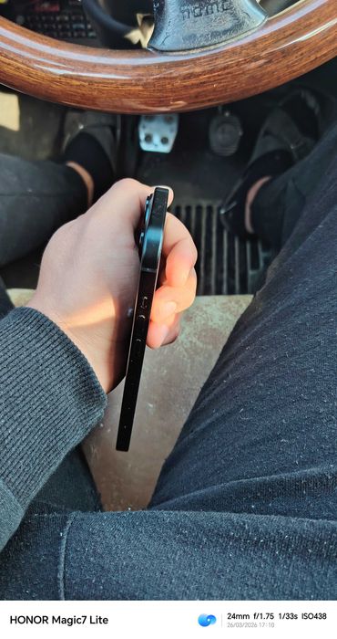 Продавам iPhone 15