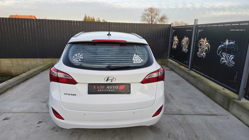 Hyundai i30 blue 1.6 CRDi YES! Gold